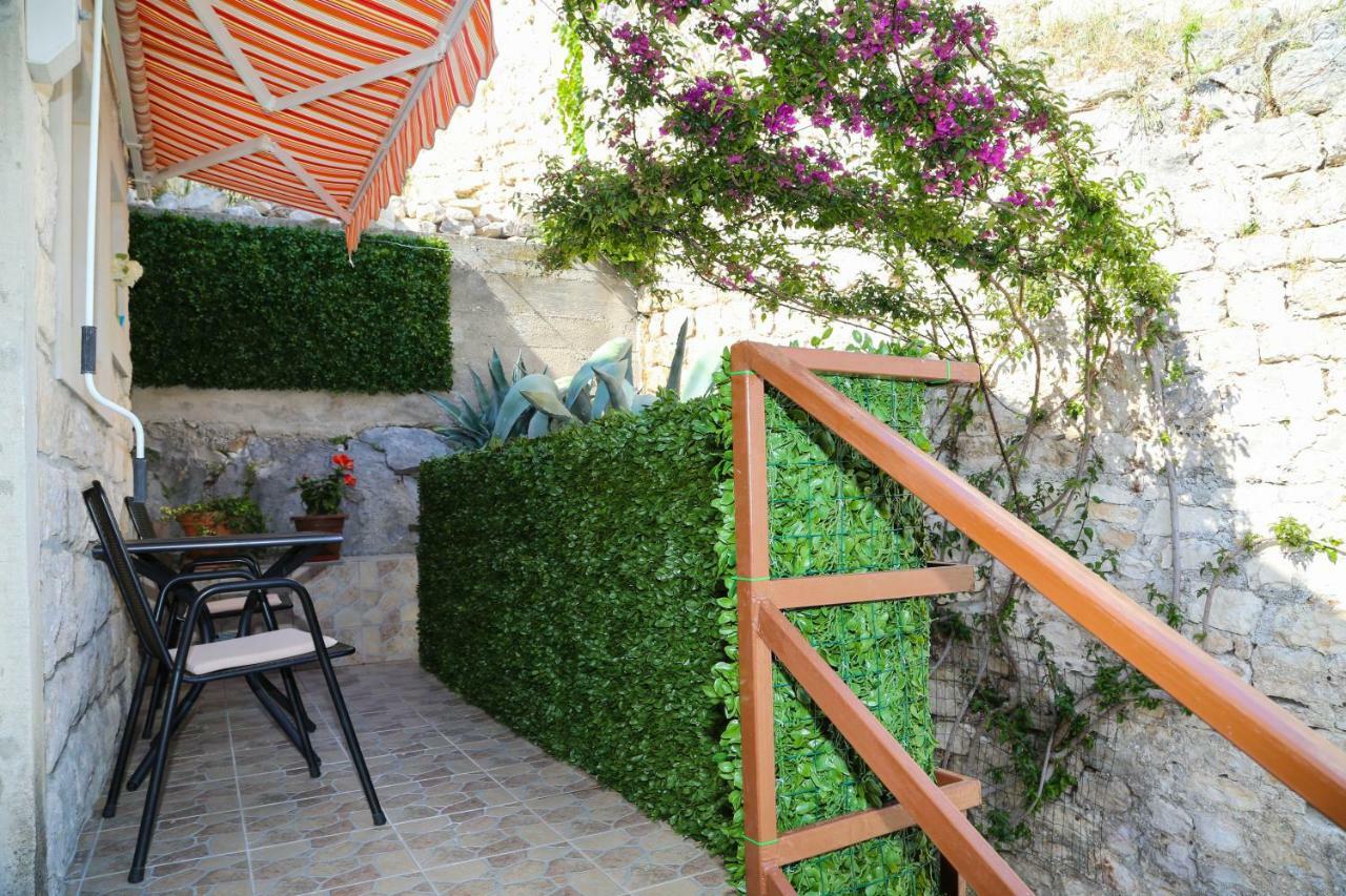 Apartments Seka Хвар Экстерьер фото