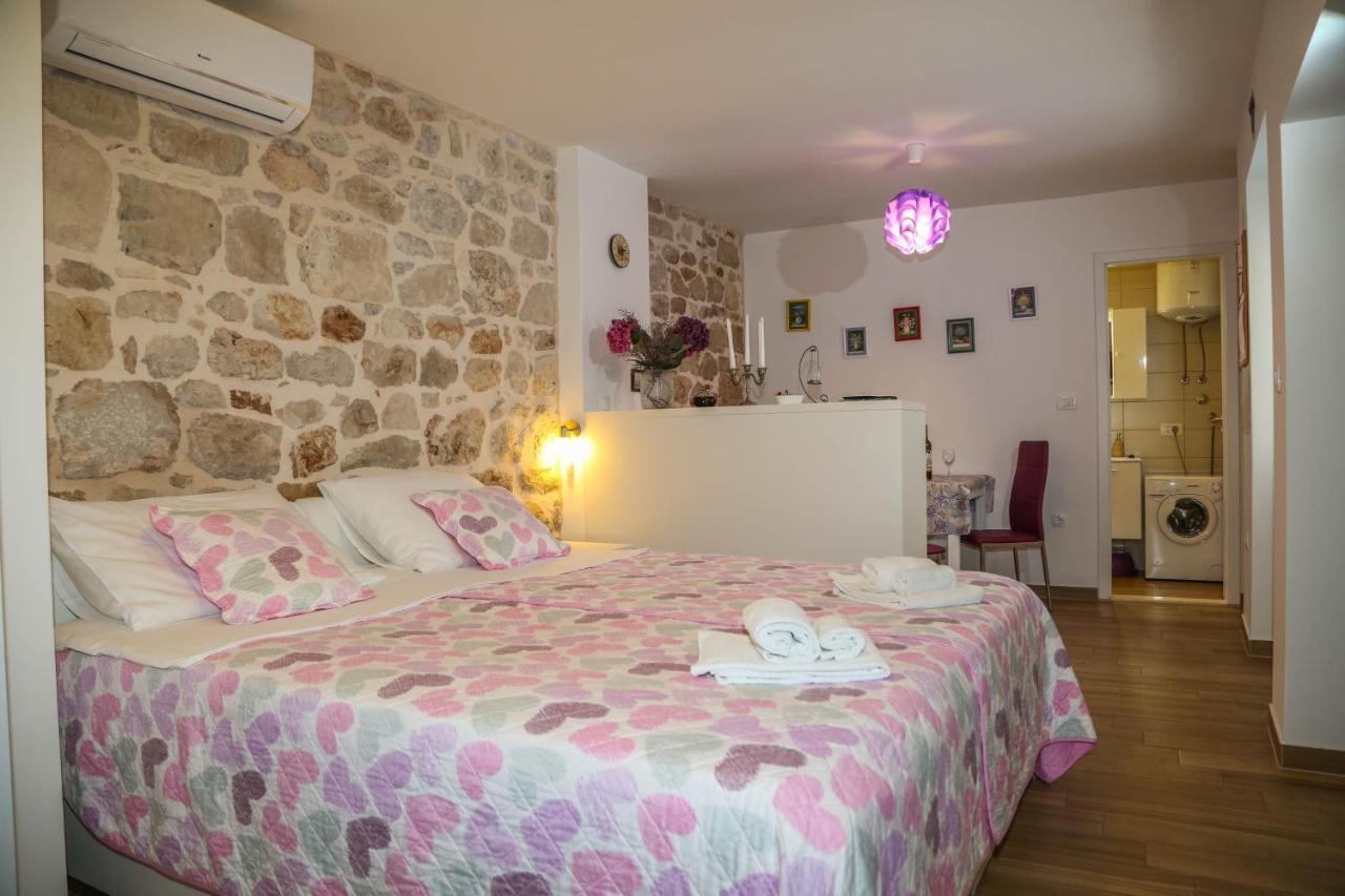 Apartments Seka Хвар Экстерьер фото